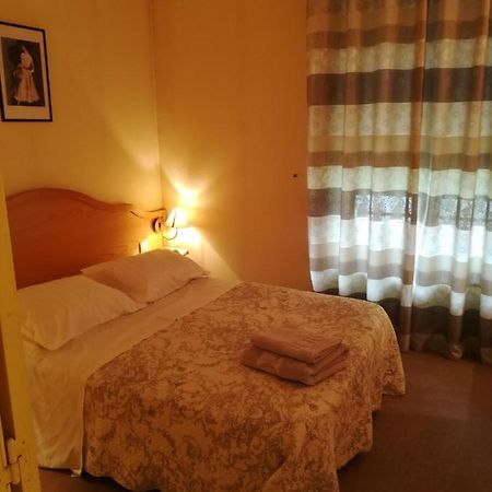 Hotel De La Place Liffol-le-Grand Eksteriør bilde