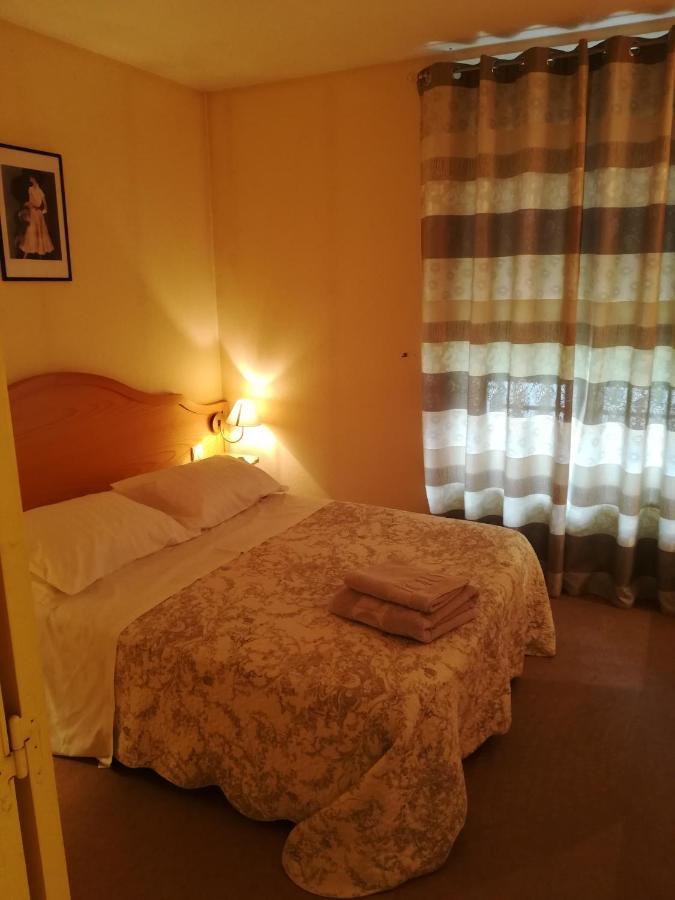 Hotel De La Place Liffol-le-Grand Eksteriør bilde